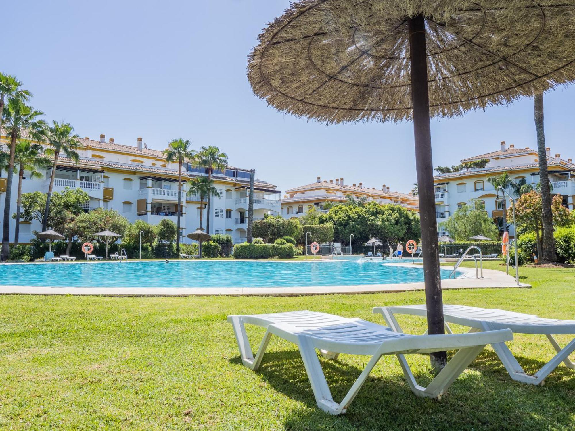 Cubo's Mimosas & Parking Marbella